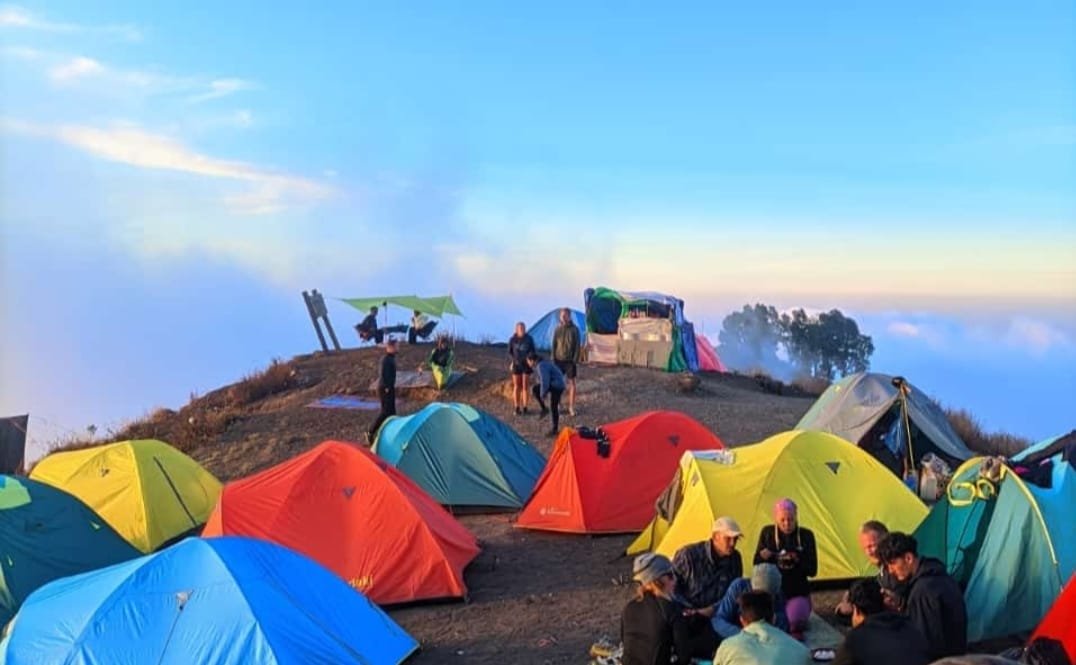 #rinjanihike #rinjaninationalpark #rinjaniinfotrip #rinjaniinfotrip #rinjani3726mdpl #rinjanitrekker #rinjani100 #rinjanimountain #rinjanitrekking #rinjani #rinjaadventure #rinjaninationalparklombok #leotrekkingrinjani #lombok #bali #lombokviral #baliviral #rinjanjmoutaineeringcentre